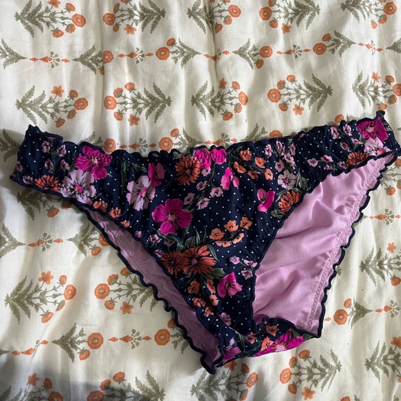 Shade & Shore bikini set - dark blue w/ pink/ orange floral design - ruffled - Picture 3 of 6